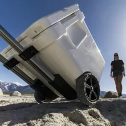 Yeti Coolers ROADIE 48 WHEELED - Kühlbox -Frilufts Geschäft 5638039355 aa roadie 48 wheeled yeti coolers 24