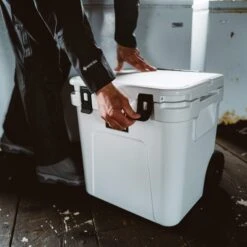 Yeti Coolers ROADIE 48 WHEELED - Kühlbox -Frilufts Geschäft 5638039355 x roadie 48 wheeled yeti coolers 24